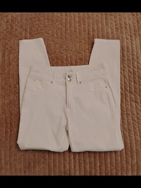 Women’s White Skinny Jeans with Double-Button Waist